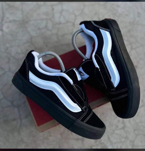 Baskets Noires et Blanches Style Urbain