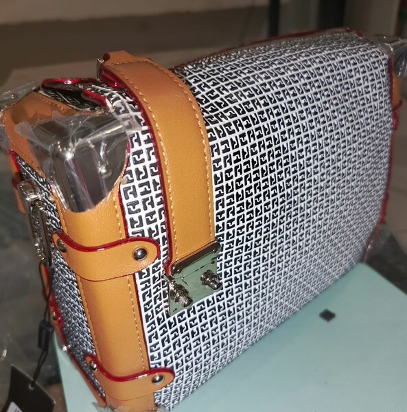 Sac à main texturé moderne