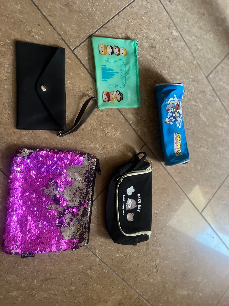 Lot de trousses et pochettes