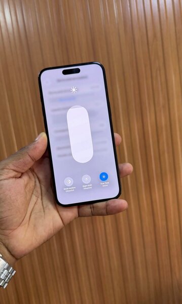 iPhone 16 quasi neuf