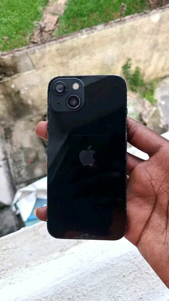 iPhone 13 Noir Éclatant