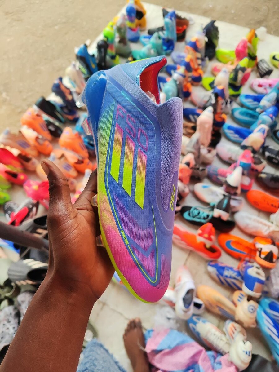 Chaussures de Foot Multicolores