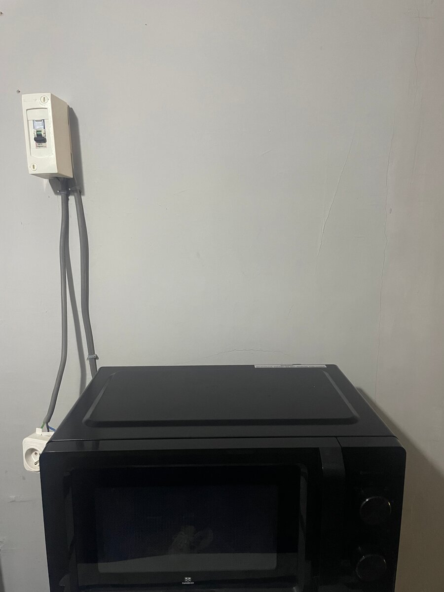 Four à micro-ondes moderne