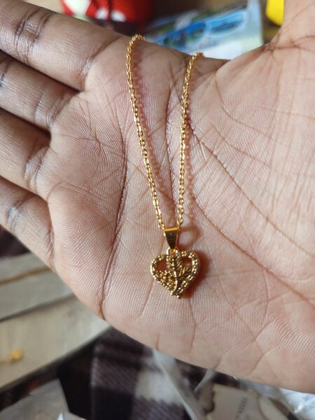 Heart pendant necklace