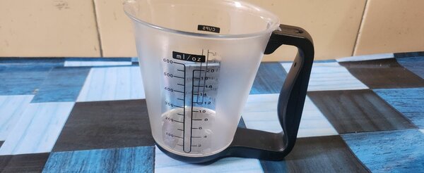 Pichet mesureur 600ml avec poignée