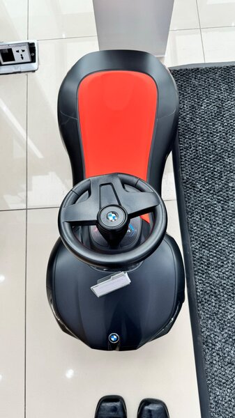 Детский автомобиль толокар БМВ