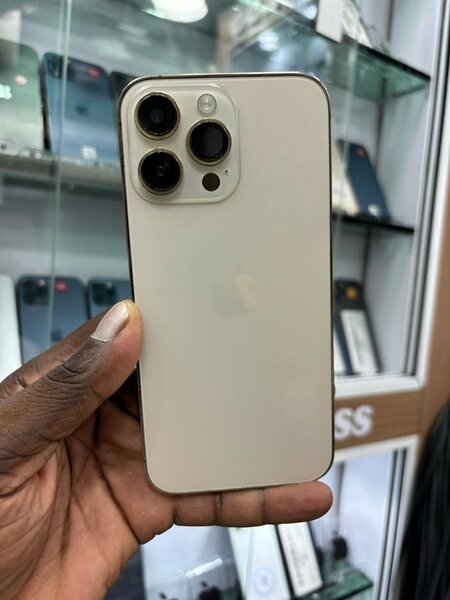 iPhone 14 Pro Max 128go quasi neuf