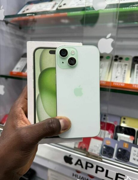 iPhone 14 vert clair