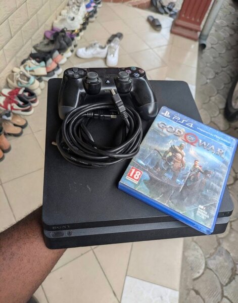 Console PS4 avec God of War