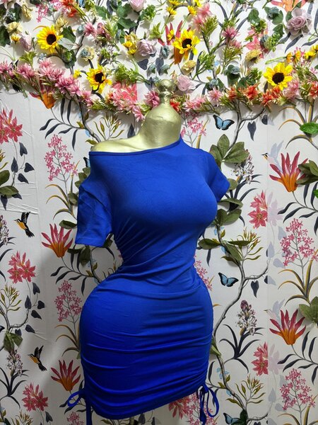 Robe moulante bleue élégante