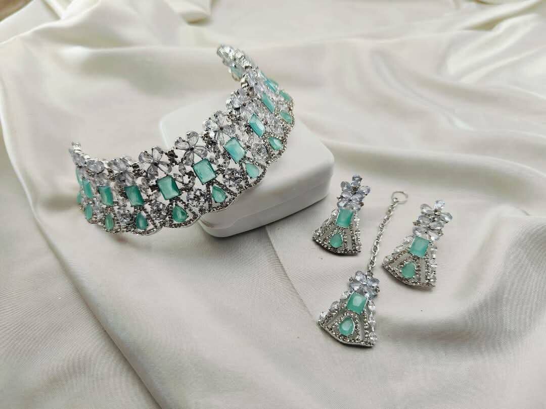 Ladies wedding set necklace and earrings