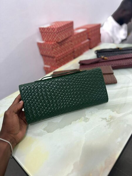 Élégant sac pochette en cuir