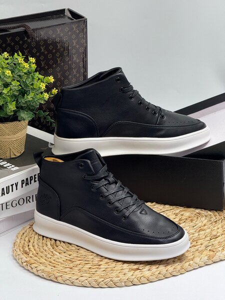 TIMBERLAND BLACK AND WHITE