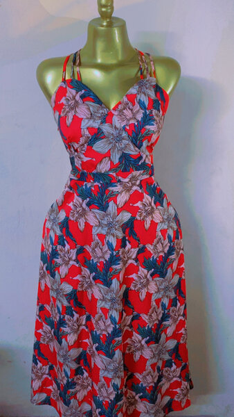 Robe fleurie dos croisé