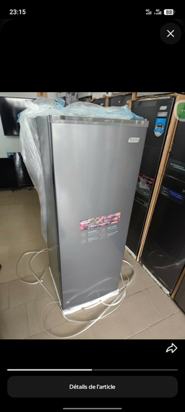 Congélateur vertical moderne