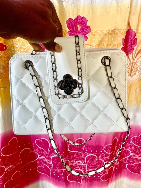 Sac blanc matelassé chic