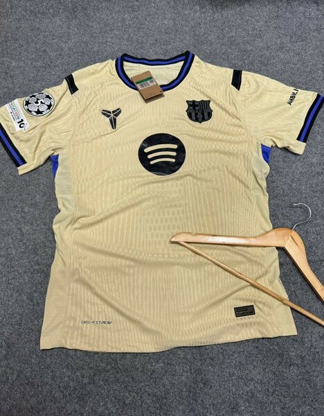 Maillots de football de club