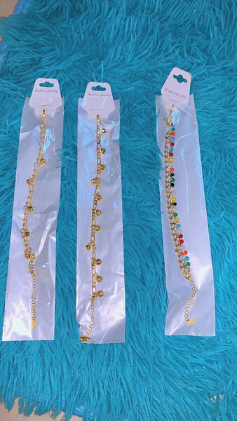 Chaîne au pied bohèmes dorés