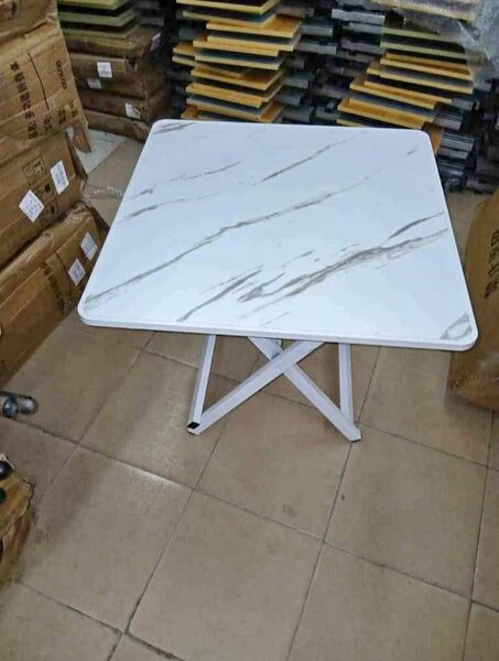 Table pliante marbrée