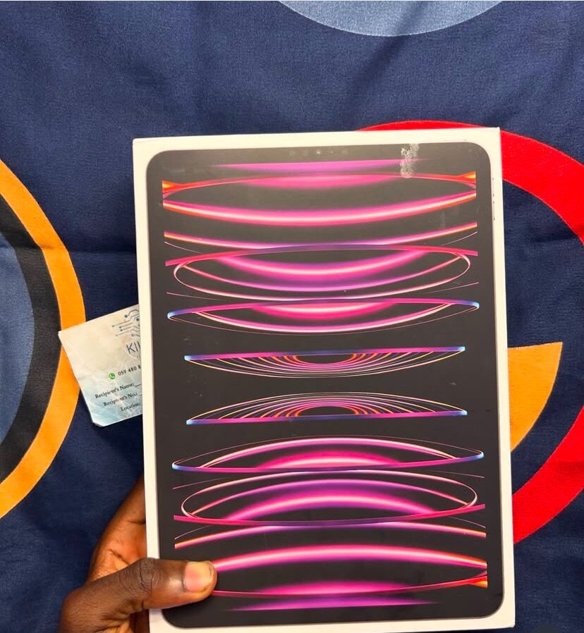 BRAND NEW APPLE IPAD PRO 11INCHES 256GB WIFI + CELLULAR SIM