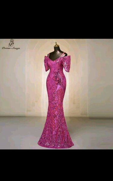 Robe Éléguante en Dentelle Rose