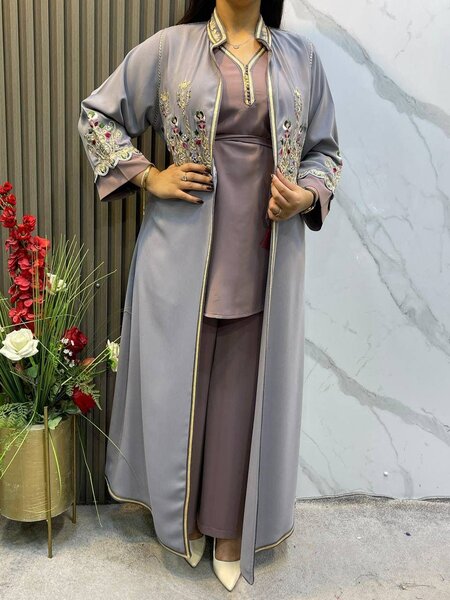 Robe longue kaftan brodé élégant