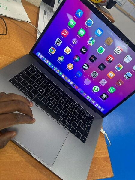 MacBook Pro 15" i7 16GB