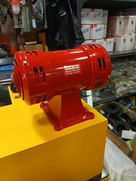 Moteur électrique rouge robuste