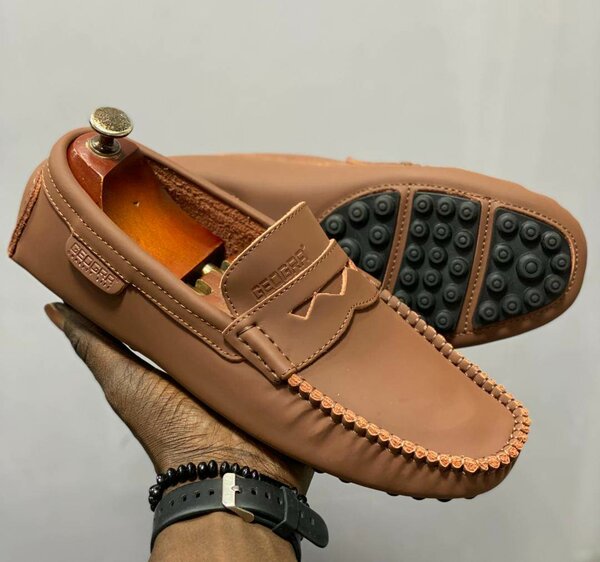 Mocassins en cuir brun élégants