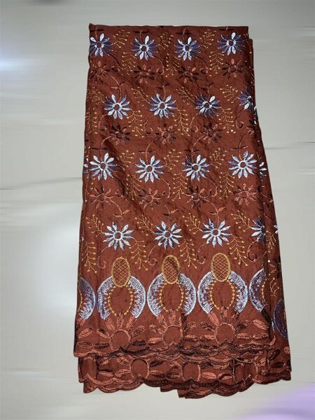 Dentelle brodé floral élégant