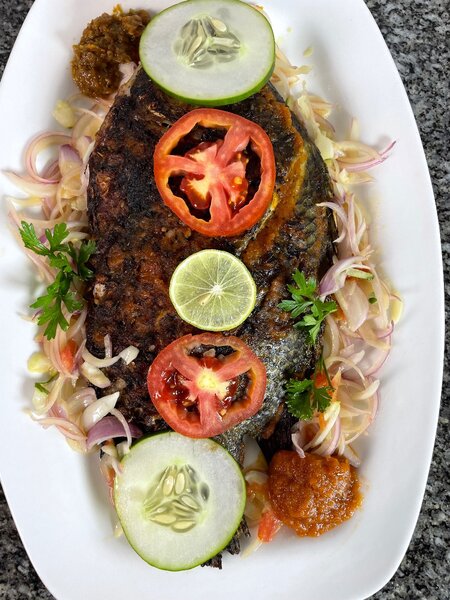 Poisson braisé Épicé Délicieux