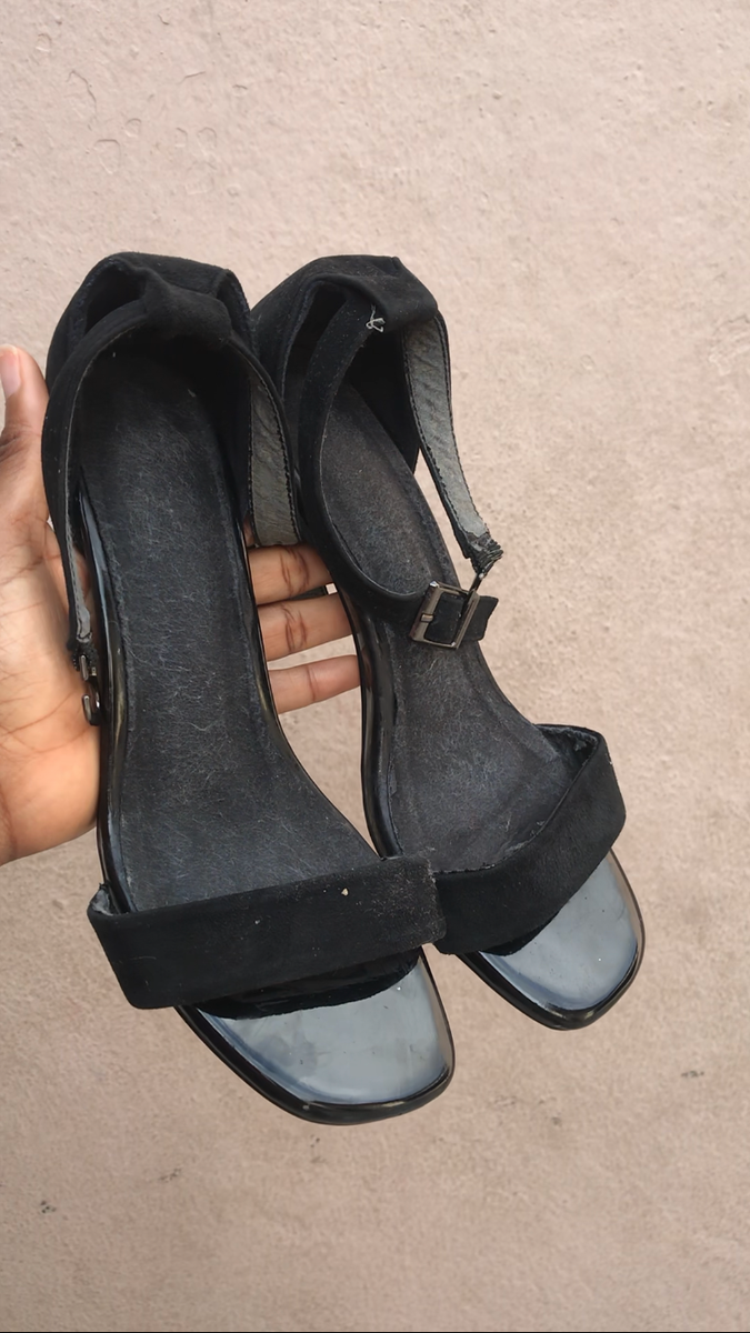 Sandales à talons noires élégantes