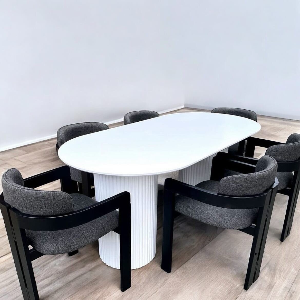 Table moderne ovale design