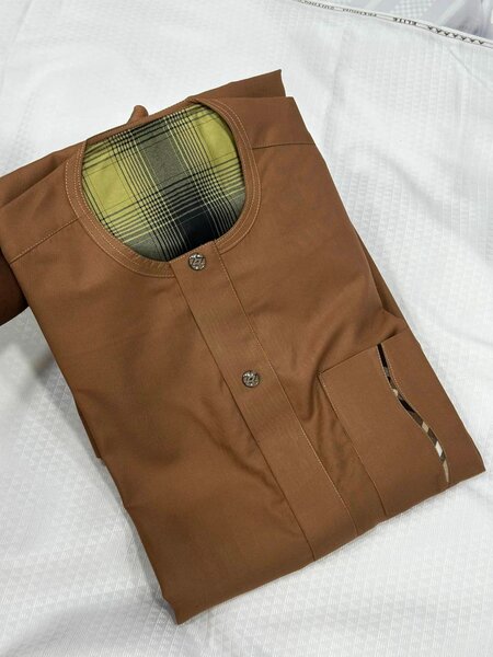 tunique pour l'homme marron