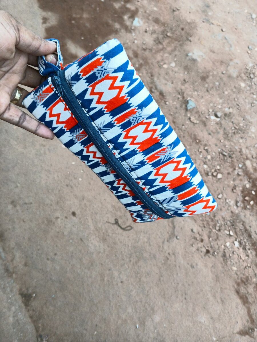 Pochette colorée à motifs