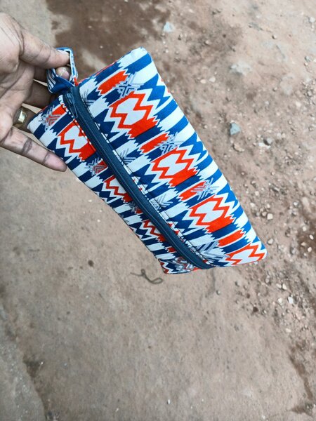 Pochette colorée à motifs