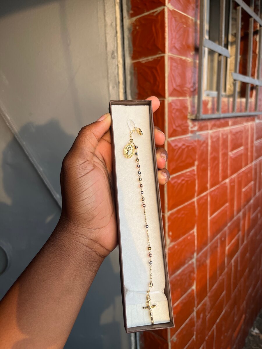 Chapelet en perles dorées