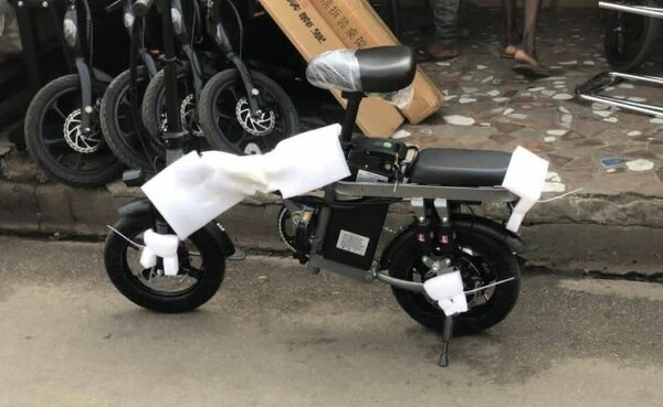 Vélo électrique pliable compact