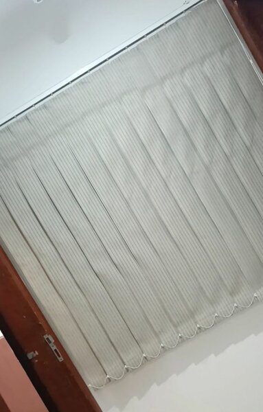 Stores Verticales Modernes