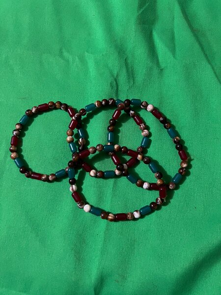 Bracelets en perles colorées