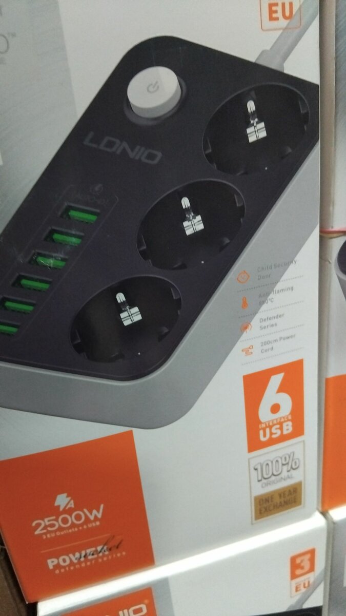Rallonge multiprise 3 prises et 6 ports Usb