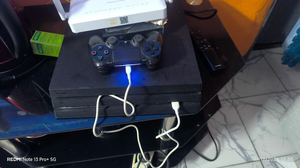 Console PS4 avec manette