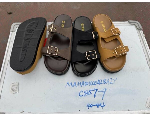 Sandales à deux boucles stylées