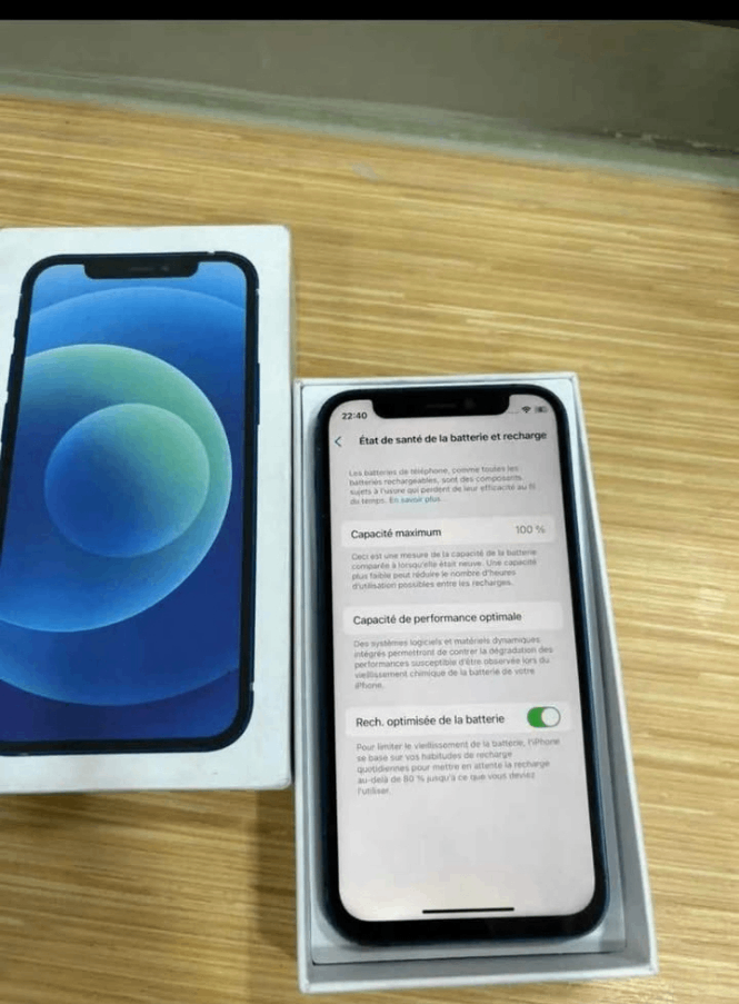 iPhone 12 bleu marine