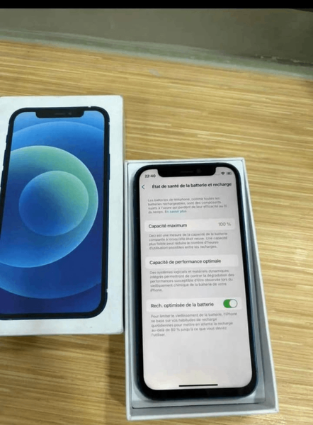 iPhone 12 bleu marine