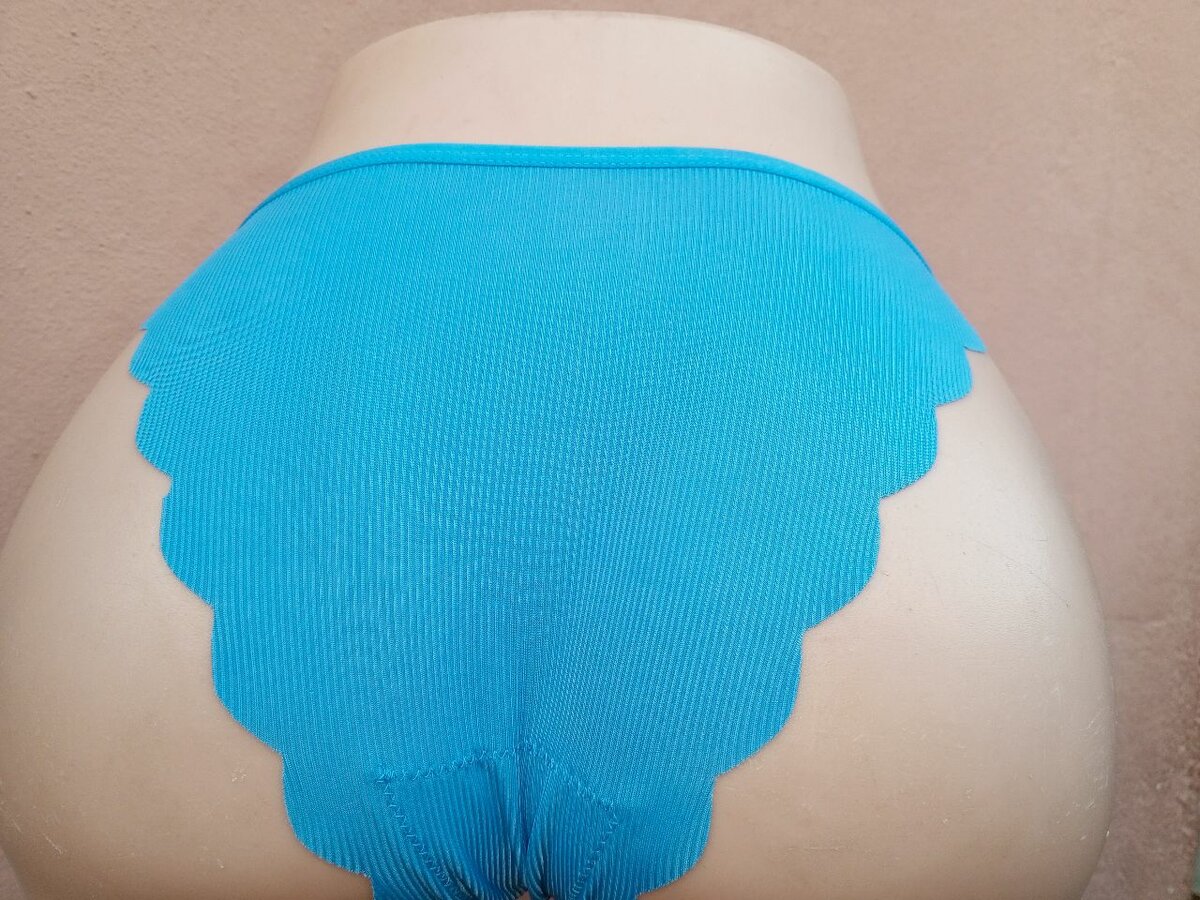 Culottes en dentelle colorées