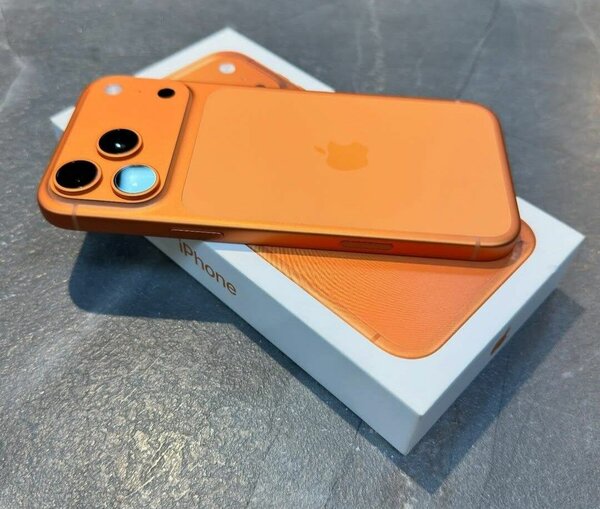 iPhone 13 Orange Étincelant