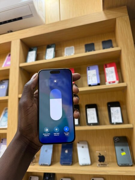 iPhone 15 pro 128Giga