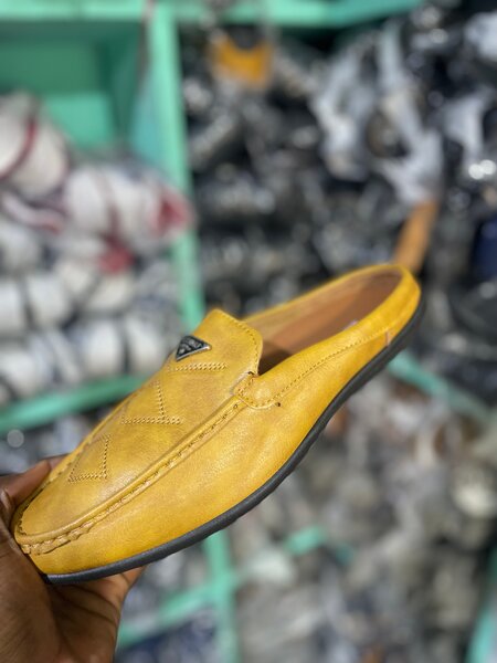 Mocassins en cuir jaune