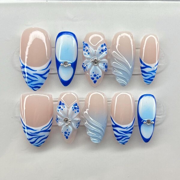 Ongles Faux Bleus Floraux